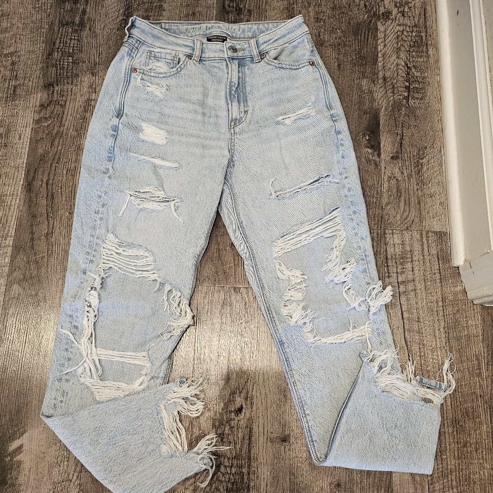 AE MOM JEAN